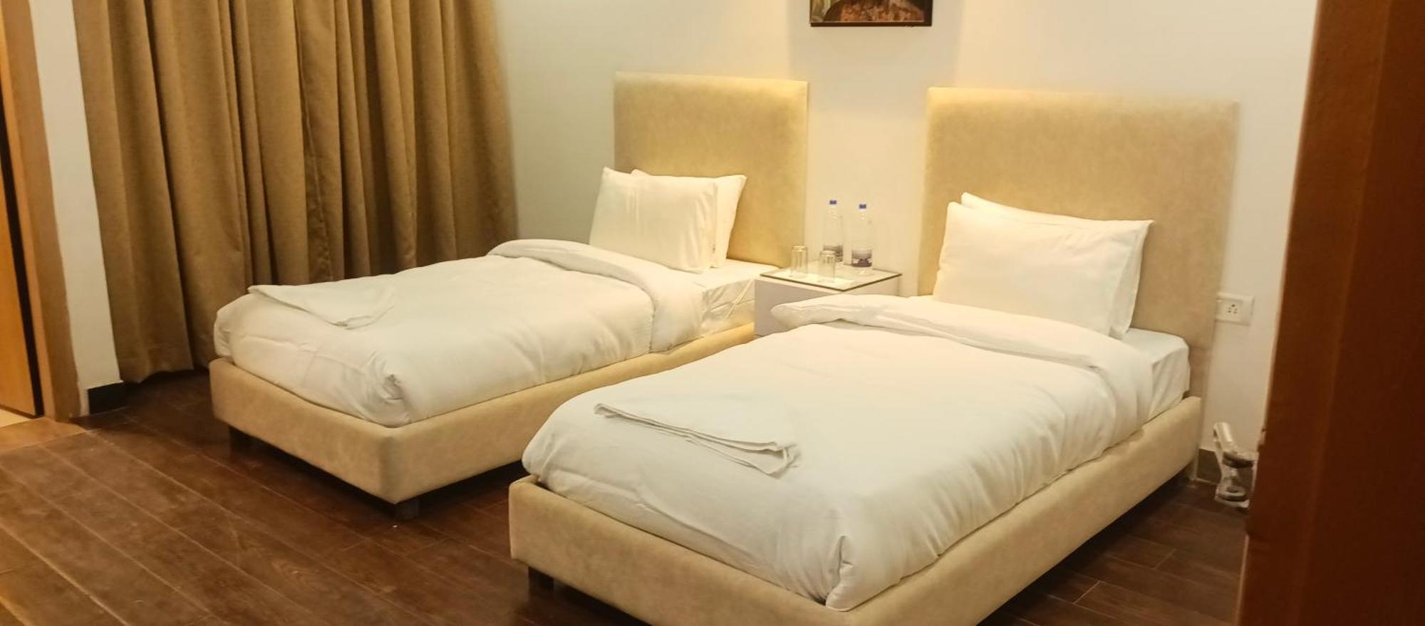 Hotel Elite Sector 45 I Gurgaon Central I Couple Friendly Bagian luar foto