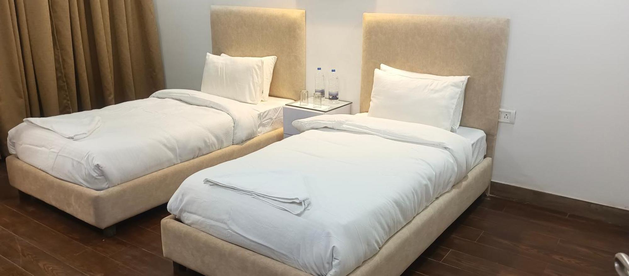 Hotel Elite Sector 45 I Gurgaon Central I Couple Friendly Bagian luar foto