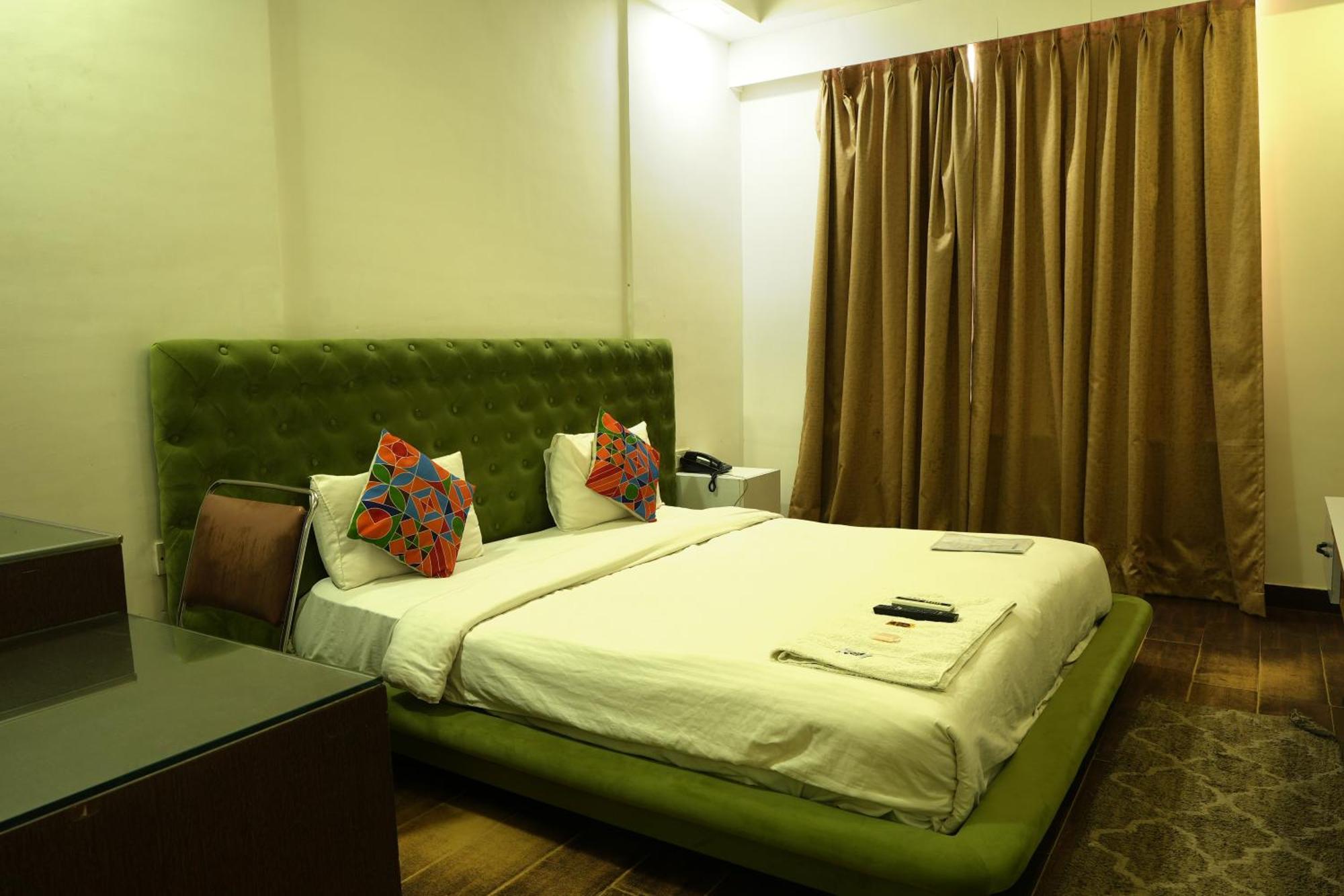 Hotel Elite Sector 45 I Gurgaon Central I Couple Friendly Bagian luar foto