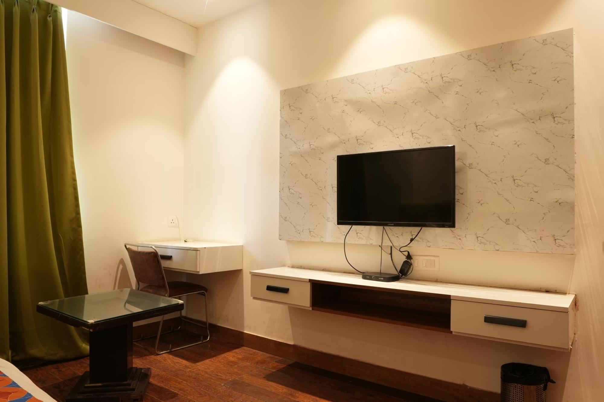 Hotel Elite Sector 45 I Gurgaon Central I Couple Friendly Bagian luar foto